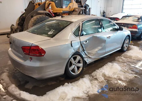 2013 Volkswagen Passat 2.5L Se из США, поврежденный, VIN 1VWBP7A39DC040942